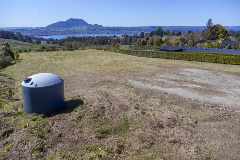 Photo of property in 41 Lomond Grove, Acacia Bay, Taupo, 3385