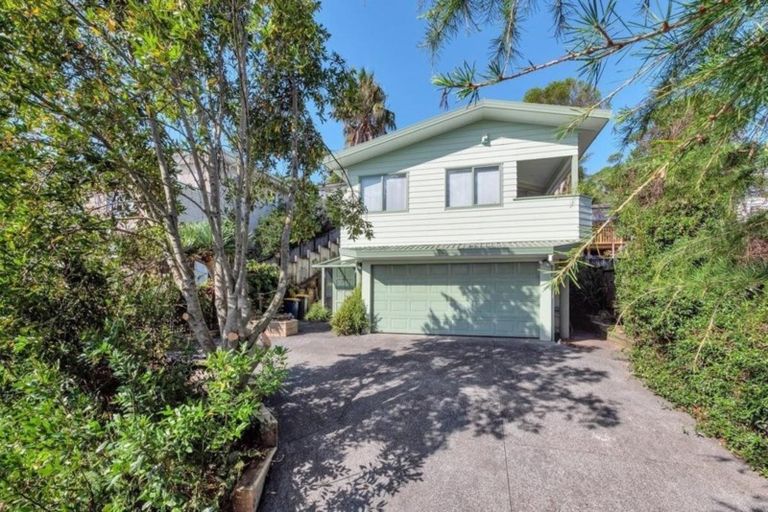 Photo of property in 33 Rangeview Road, Sunnyvale, Auckland, 0612