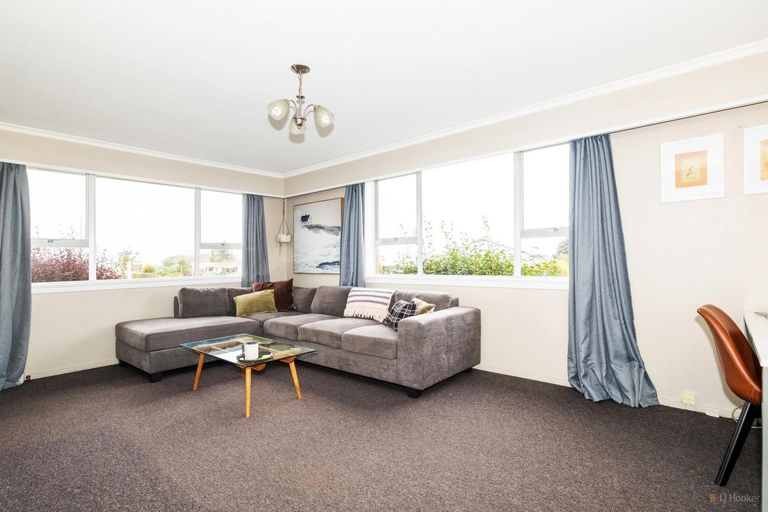 Photo of property in 1 Oxford Street, Waimate, 7924