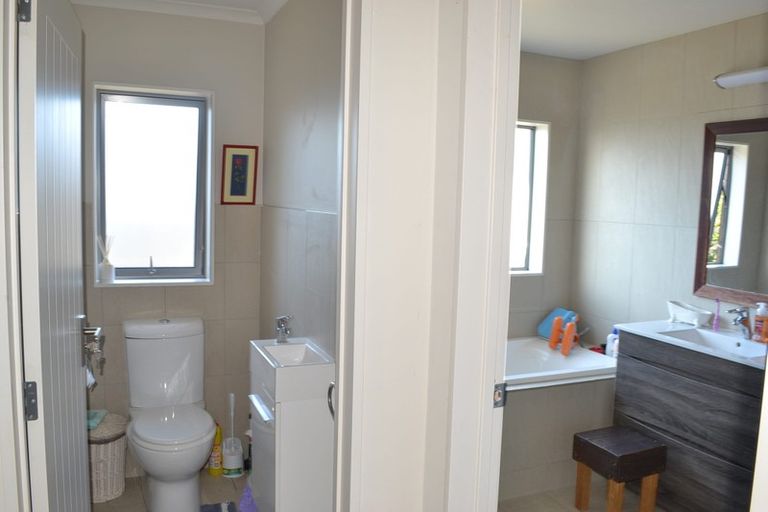 Photo of property in 8 Pohutukawa Place, Karaka, Papakura, 2113