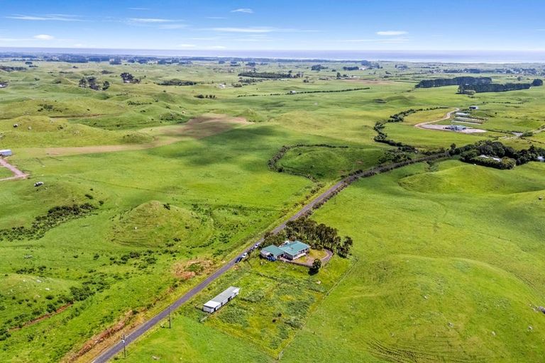 Photo of property in 319 Opourapa Road, Rahotu, Opunake, 4685