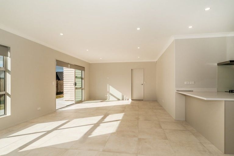 Photo of property in 10 Kabardin Street, Karaka, Papakura, 2113