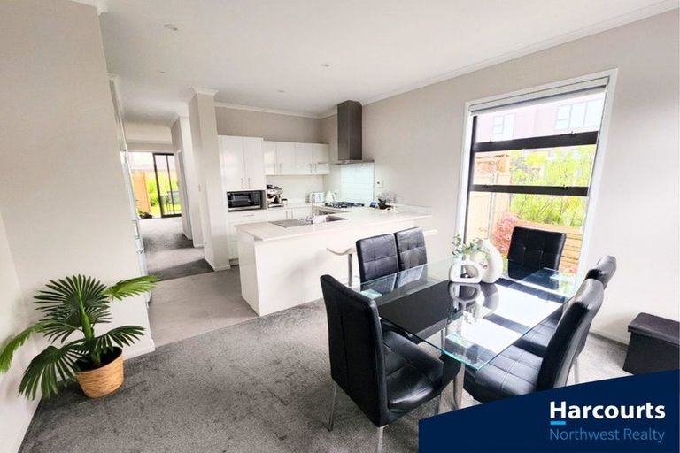 Photo of property in 20 Wai Place, Westgate, Auckland, 0614