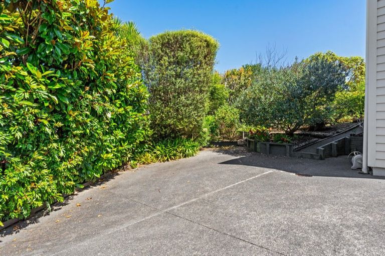 Photo of property in 10a Scarboro Terrace, Murrays Bay, Auckland, 0630
