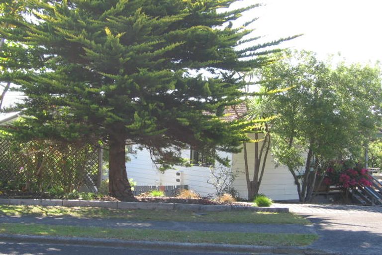 Photo of property in 12 Squirrel Lane, Browns Bay, Auckland, 0630