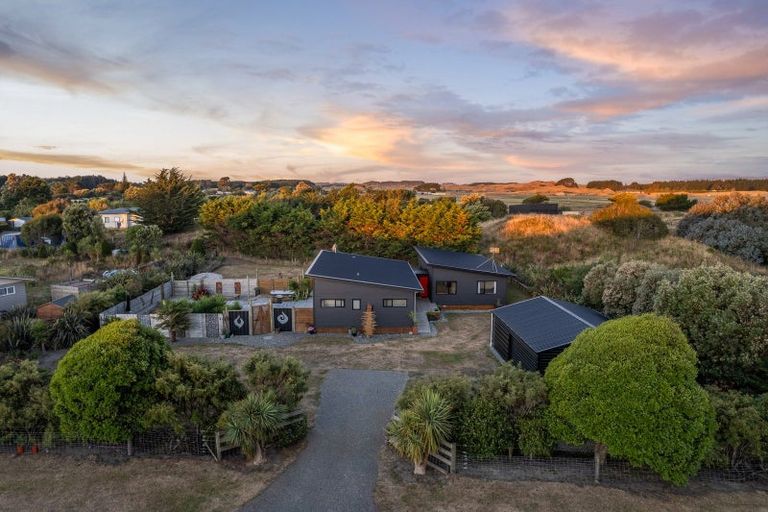 Photo of property in 7 Strathnaver Drive, Waikawa Beach, Manakau, 5573