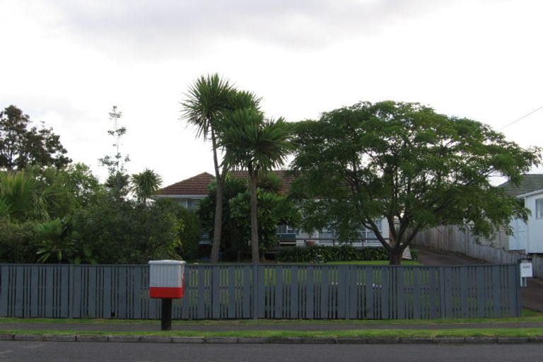 Photo of property in 420 Old Te Atatu Road, Te Atatu Peninsula, Auckland, 0610