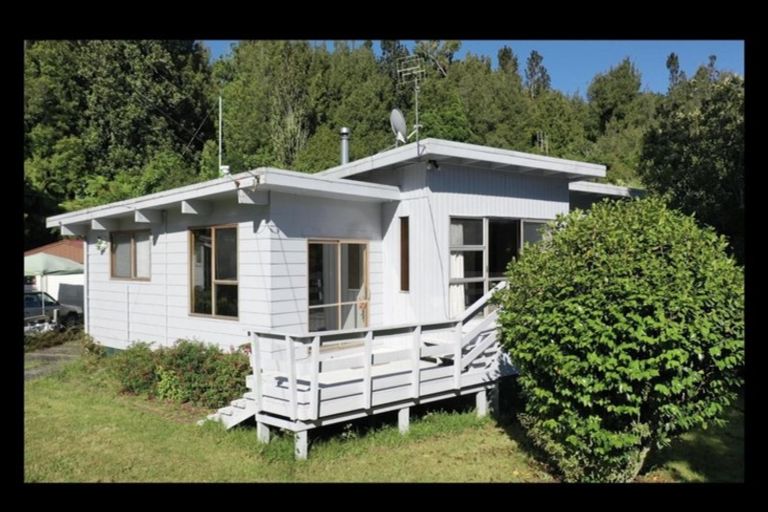 Photo of property in 6 Oxford Road, Lake Rotoma, Rotorua, 3074