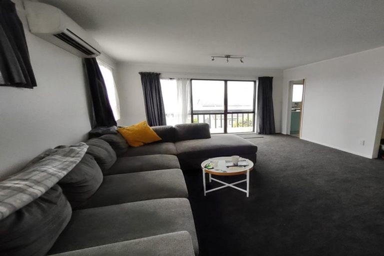 Photo of property in 11 Kinnel Grove, Papakowhai, Porirua, 5024
