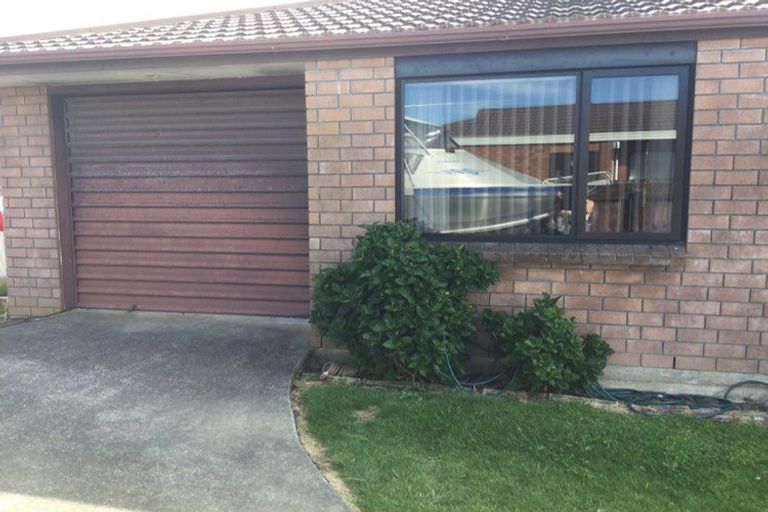 Photo of property in 52 Arawhata Road, Paraparaumu, 5032