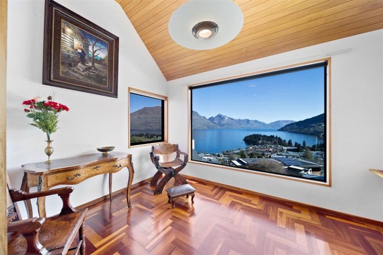 Photo of property in 33 Edinburgh Drive, Queenstown, 9300