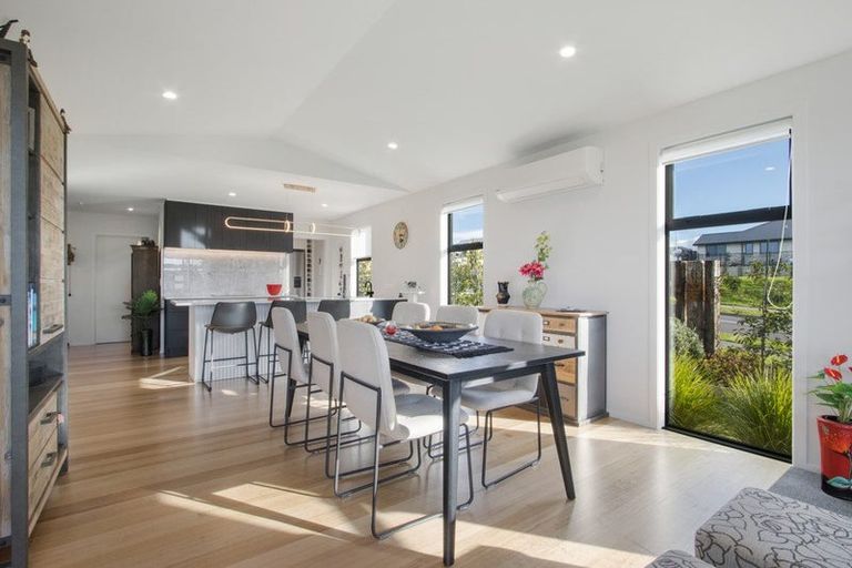 Photo of property in 37 Ridge Drive, Omokoroa, 3114