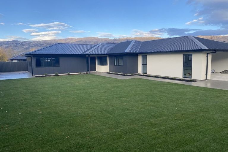 Photo of property in 9 Pisa Moorings Road, Mount Pisa, Cromwell, 9383