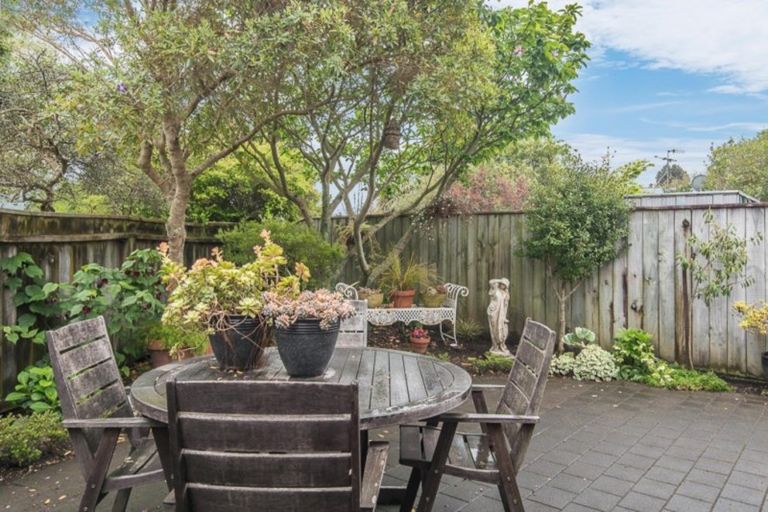 Photo of property in 6 Fleetwood Grove, Waikanae, 5036