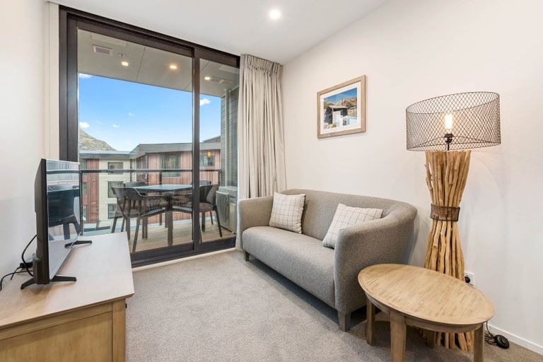 Photo of property in Wyndham Gardens Apartments, 30 Red Oaks Drive, Frankton, Queenstown, 9300