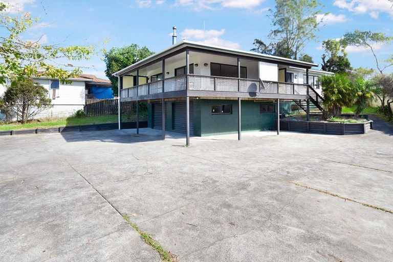 Photo of property in 10 Claverdon Drive, Massey, Auckland, 0614