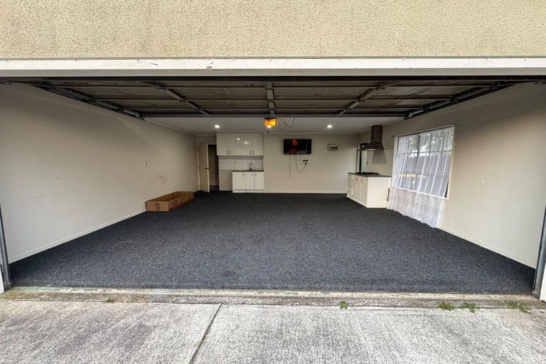 Photo of property in 25 Randwick Place, Randwick Park, Auckland, 2105
