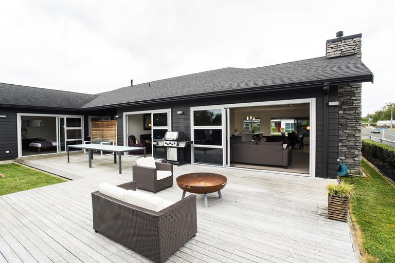 Photo of property in 2 Charteris Rise, Riverdale, Gisborne, 4010