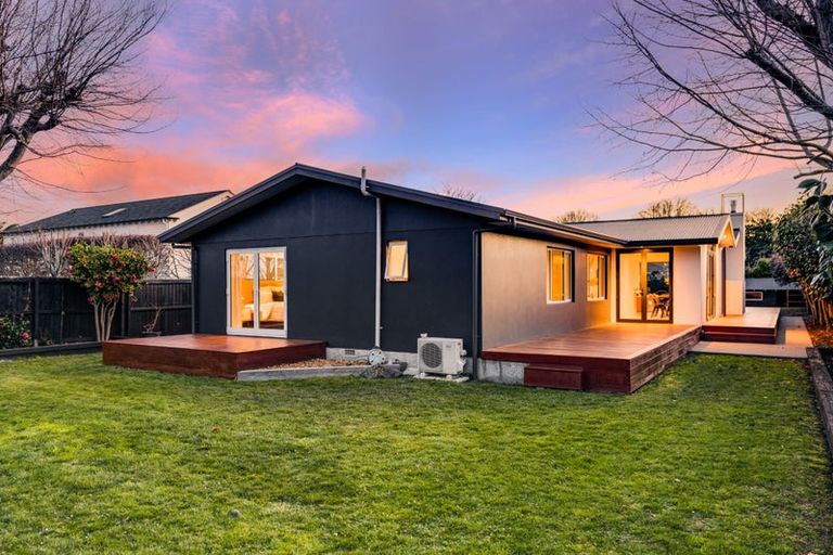 Photo of property in 7 Pentlow Place, Fendalton, Christchurch, 8052