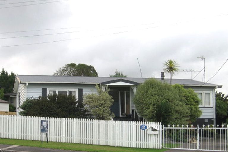 Photo of property in 1/350 Royal Road, Massey, Auckland, 0614