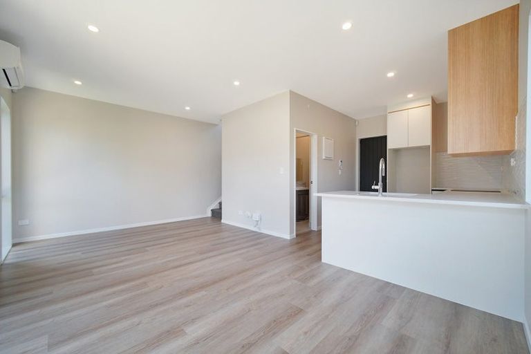 Photo of property in 8 Don Oliver Lane, Glen Eden, 0602