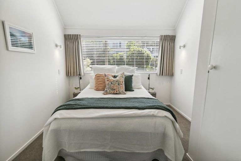 Photo of property in 15 Amapur Drive, Khandallah, Wellington, 6035