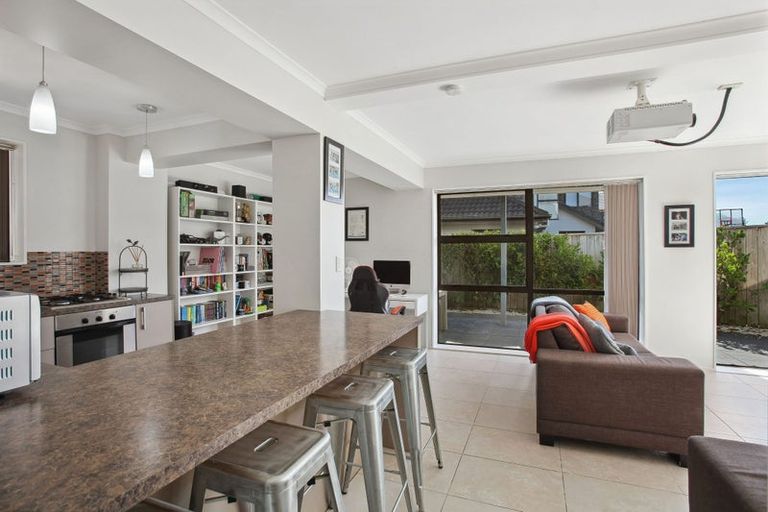 Photo of property in 21 Waller Avenue, Bucklands Beach, Auckland, 2012