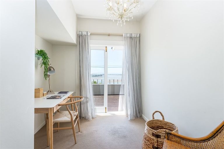 Photo of property in 52 Saint Andrews Hill Road, Mount Pleasant, Christchurch, 8081