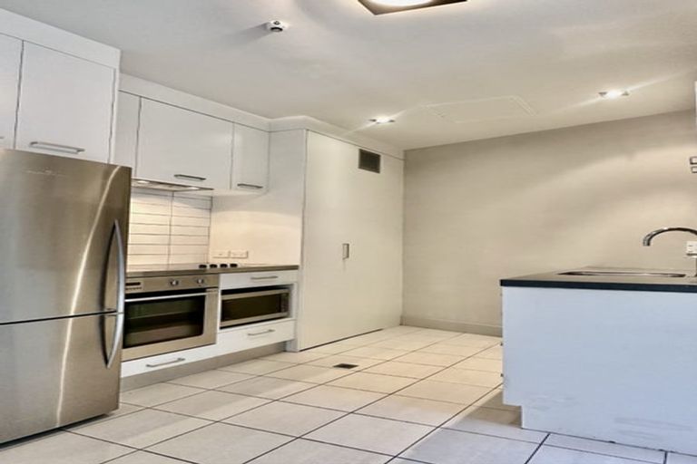 Photo of property in The Capital, 4/370 Oriental Parade, Oriental Bay, Wellington, 6011