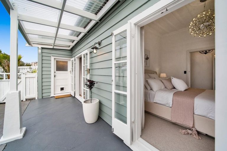 Photo of property in 9 Mayfair Place, Westown, New Plymouth, 4310