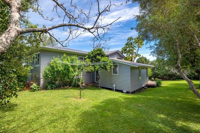 Photo of property in 2 Phillip Parade, Forrest Hill, Auckland, 0620
