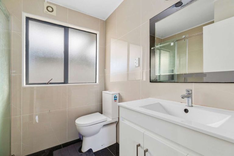 Photo of property in 2/11 Overton Road, Papatoetoe, Auckland, 2025