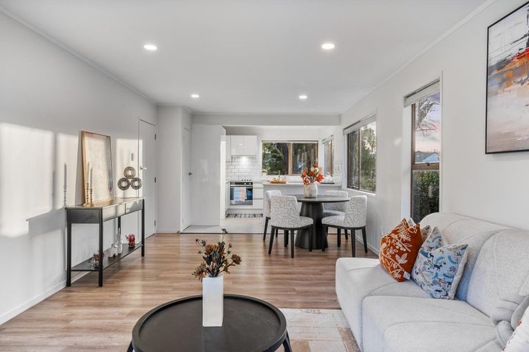 Photo of property in 34 Kelman Road, Kelston, Auckland, 0602