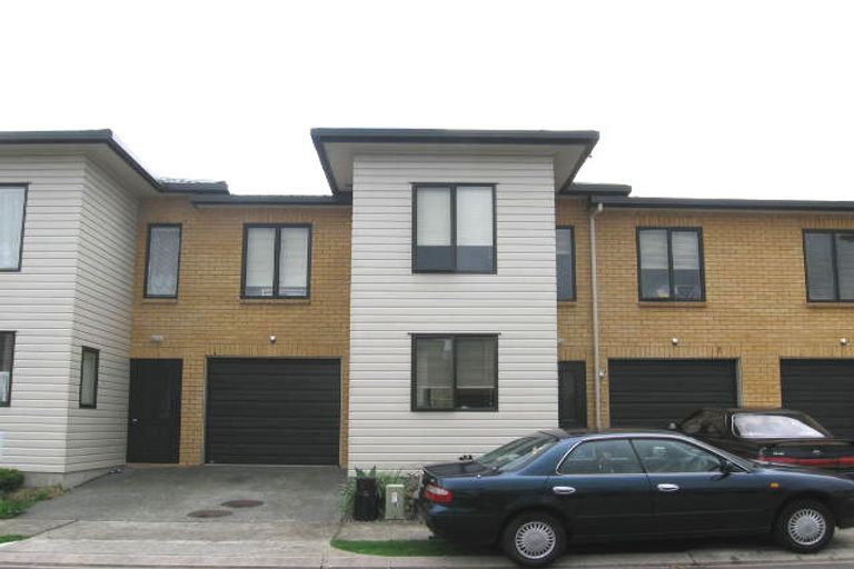 Photo of property in 18 Verdale Circle, Glen Eden, Auckland, 0602