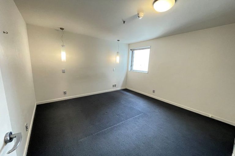 Photo of property in Montreaux Apartments, 5i/164 The Terrace, Wellington Central, Wellington, 6011