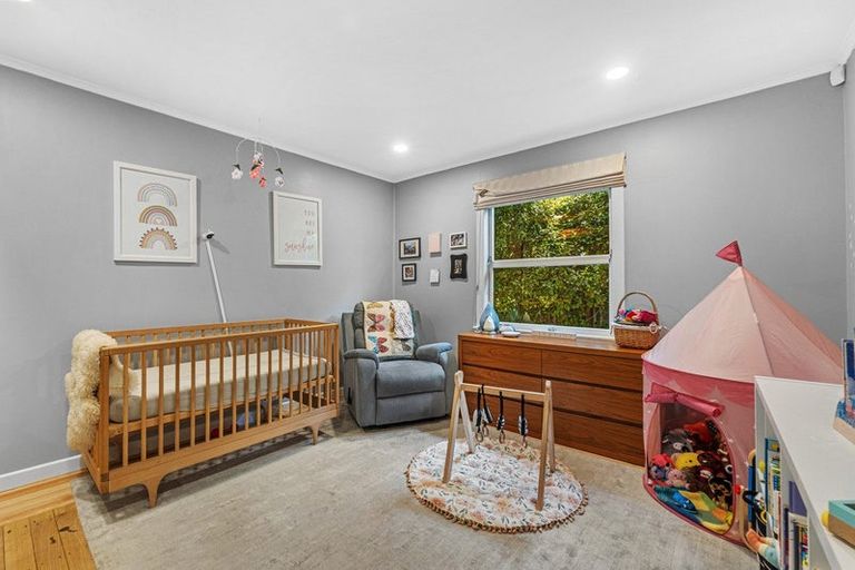 Photo of property in 79 Hobsonville Road, West Harbour, Auckland, 0618