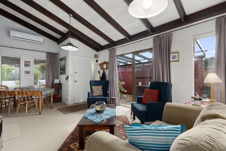 Photo of property in 1/6 Bronwyn Place, Torbay, Auckland, 0630