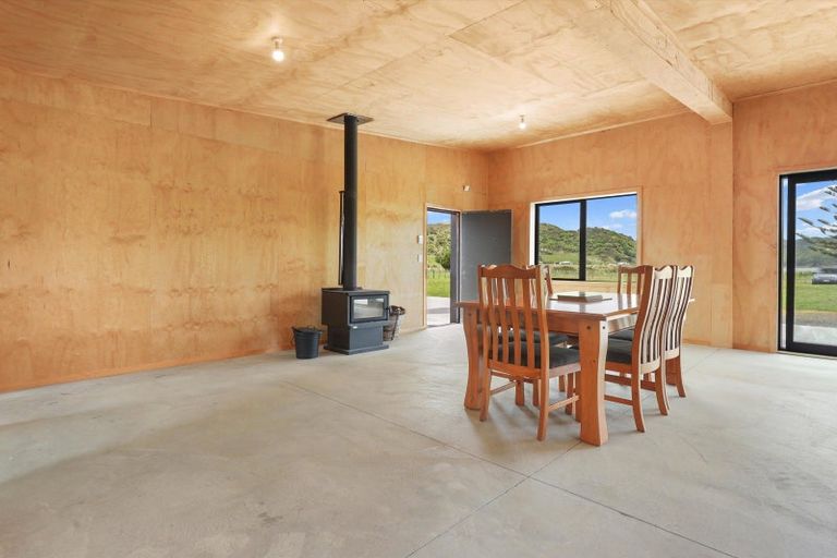 Photo of property in 35 Te Mahoe Road, Mokau, 4376