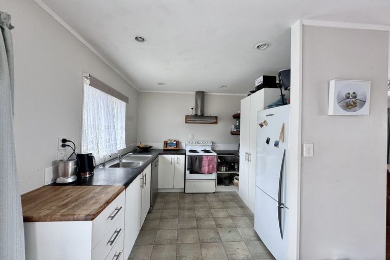 Photo of property in 6 Garcia Place, West Harbour, Auckland, 0618