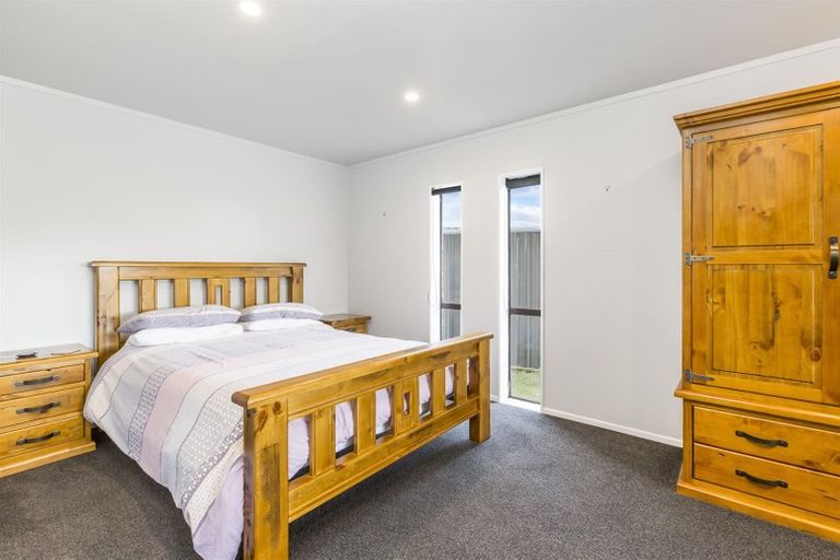 Photo of property in 2/99 Riverside Road, Orewa, 0931