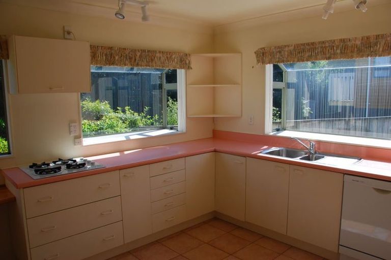 Photo of property in 14 Pekanga Road, Normandale, Lower Hutt, 5010