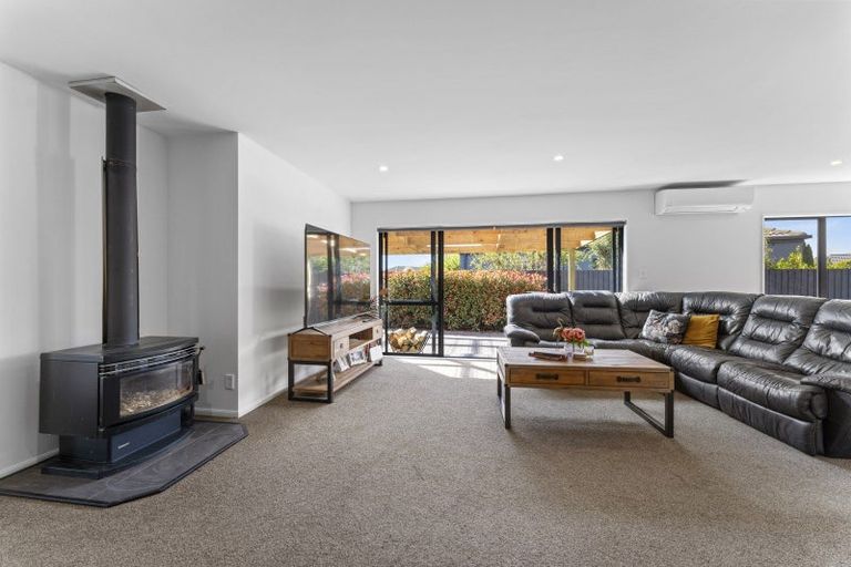 Photo of property in 28 Hawkins Place, Rangiora, 7400