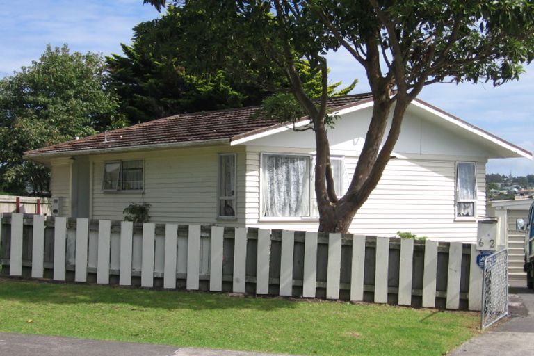 Photo of property in 62 Cedar Heights Avenue, Massey, Auckland, 0614