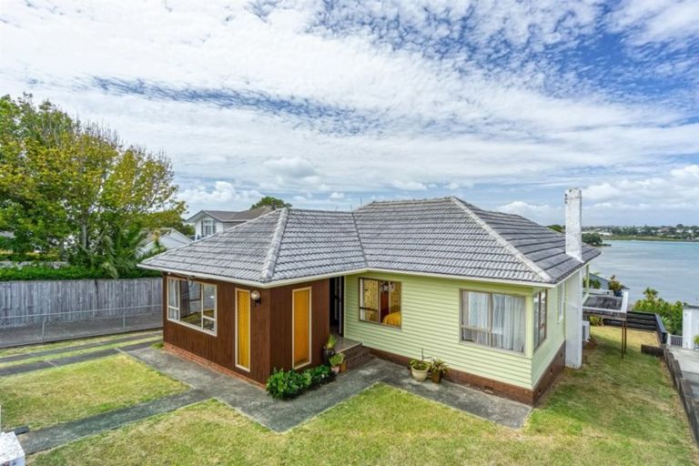 Photo of property in 107 Norwood Road, Bayswater, Auckland, 0622