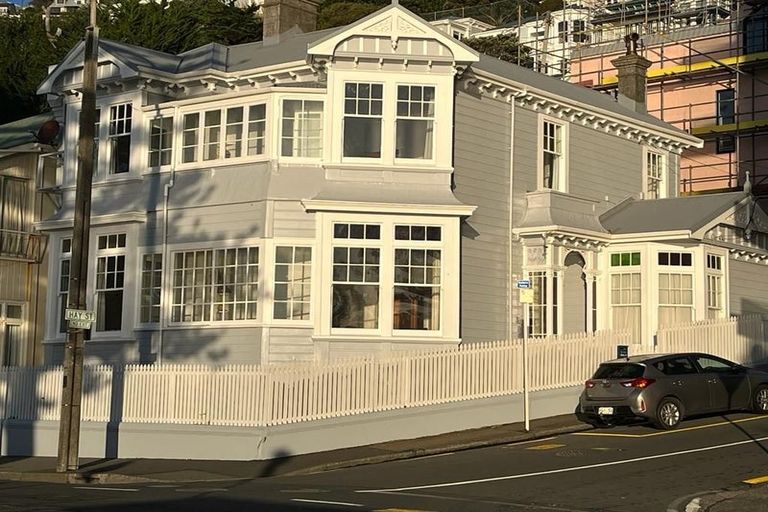 Photo of property in 240 Oriental Parade, Oriental Bay, Wellington, 6011