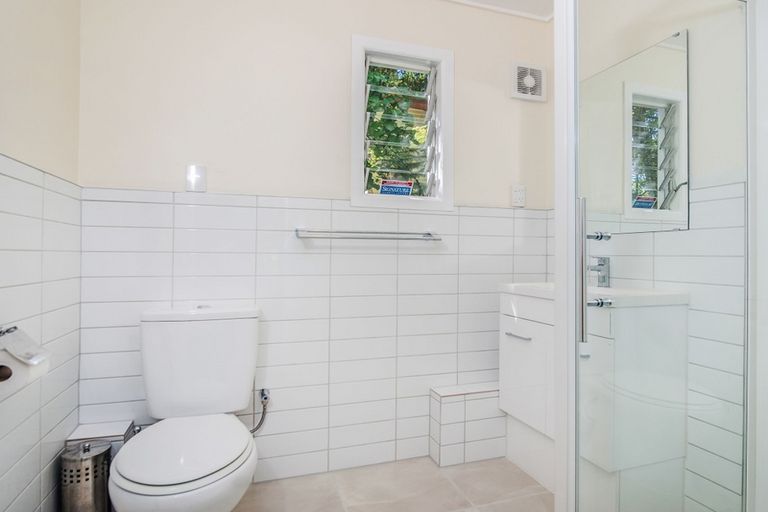 Photo of property in 165 Laingholm Drive, Laingholm, Auckland, 0604