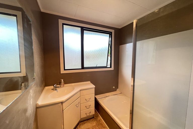 Photo of property in 2/26a Woodglen Road, Glen Eden, Auckland, 0602