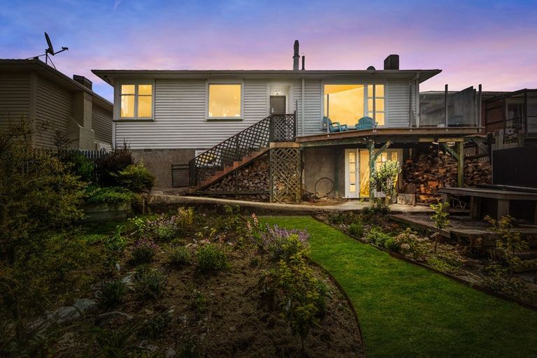 Photo of property in 98 Ironside Road, Johnsonville, Wellington, 6037