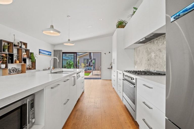 Photo of property in 17 Howden Drive, Jacks Point, 9371