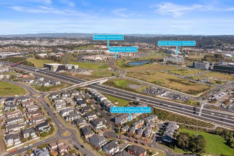 Photo of property in 4a/60 Masons Road, Oteha, Auckland, 0632